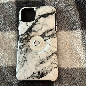 iPhone 11 Pro Max, otter box case.